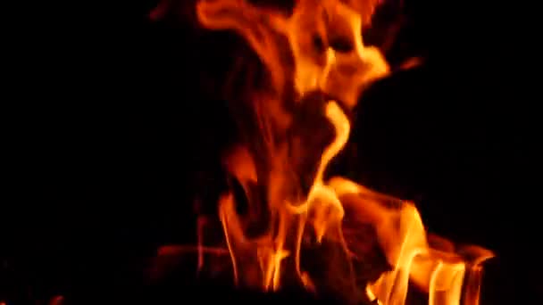 Zoomé Vidéo Effet Flamme Jaune Feu Flamboyant Dans Obscurité — Video