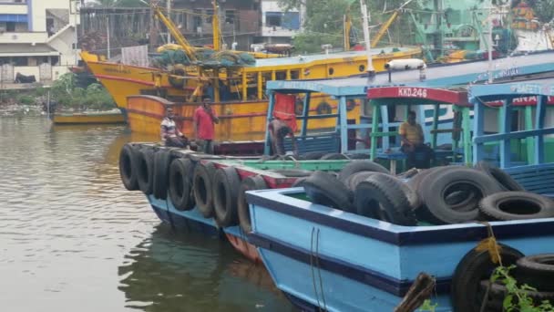 Cerrar Tiro Barco Pesca Lleno Neumáticos Nylon — Vídeo de stock