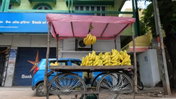 Carrinho Banana Com Tampa Temporária Lona Loja Banana Fresca — Vídeo de Stock