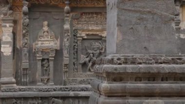 Hindistan 'daki Ellora Mağarası' nın içi.