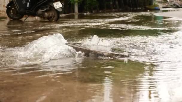Fuite Trou Homme Ville Inondée Hyderabad — Video