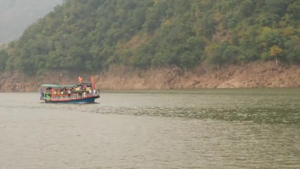 Vue Face Ferry Avec Passagers Bord Déplaçant Sur Une Mer — Video