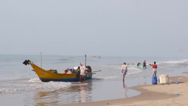 Fish Boat Sea Shore People Sorting Out Fishes Boat Almost — Stock Video
