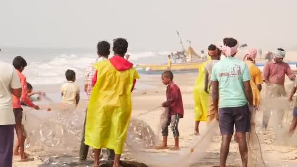 Guys Boys Sorting Out Fishes Net — Stock Video