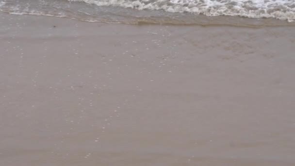 Морські Водні Кадри Боку Пляжу Повільно Вітрильна Вода Морському Березі — стокове відео