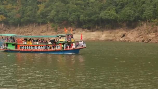 Vista Lateral Movimiento Cámara Fija Los Pasajeros Ferry Bordo — Vídeo de stock