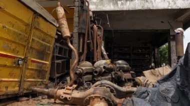 Hurdalıkta hasarlı kamyon ihracatı