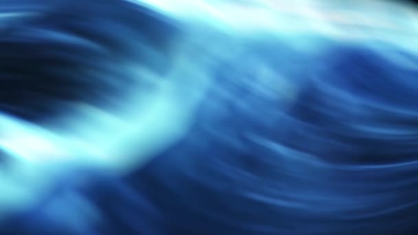 蓝色的波浪在黑暗中 抽象的蓝白相间 蓝白相间 蓝白相间 带着云彩的抽象背景 蓝色的波浪 — 图库视频影像
