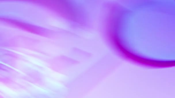 有紫色和蓝色梯度的背景摘要 还包括紫色和白色的涡旋 豪华紫色抽象墙纸可用 今天的洞穴展示了紫色抽象墙纸 — 图库视频影像