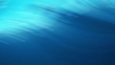 Mavi ve beyaz bir okyanus dalgası