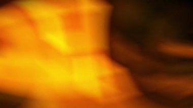 Arka planda parlak bir ateş yanıyor.