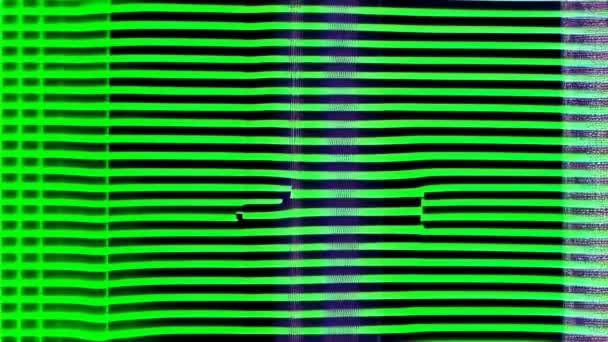 Een Groen Zwart Gestreept Scherm Met Een Glitch Effect — Stockvideo