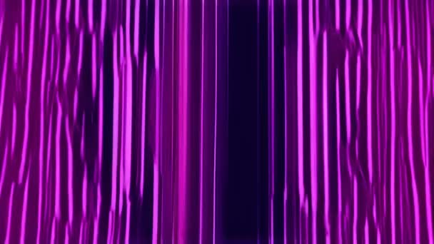 中央の人と紫と黒の光沢のあるスクリーン — ストック動画