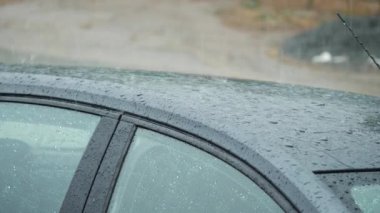 Hindistan 'da yağmur yağıyor.