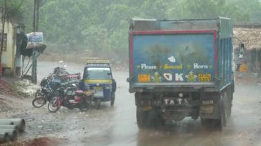 Hindistan 'da yağmur yağıyor.