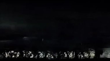 Dijital bozulma. Statik ve sinyal kaybı senfonisi.