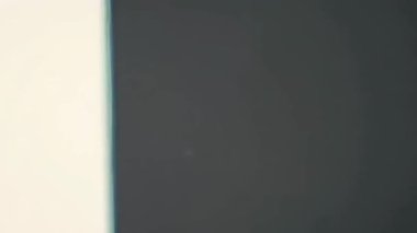 Dijital bozulma. Sinyal kaybı ve tasarımın görsel senfonisi.