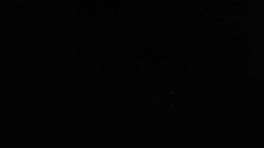 Uzak yıldızlı karanlık, geceleyin kozmik bir arıza.