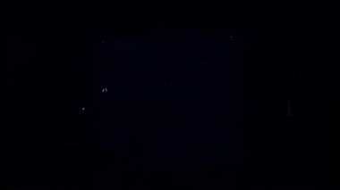 Uzak yıldızlı karanlık, geceleyin kozmik bir arıza.