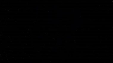 Uzak yıldızlarla benekli karanlık kozmoss sessiz senfonisine bir göz attı.