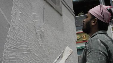 Efficient Plastering - Expert Technique on Display