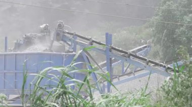 Sifting Through the Wild - A Close Look at a Rock Screening Machine