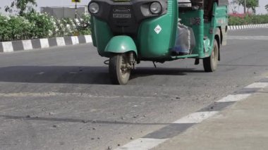 Urban Vibes - An Authentic City Experience Aboard a Green Taxi