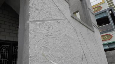 Efficient Plastering in Progress - Expert Technique on Concrete Surface