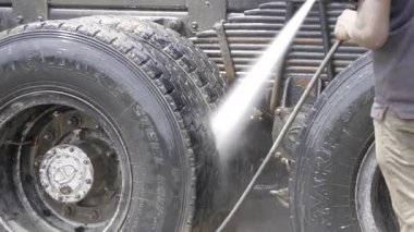 Efficient Tire Cleaning with Powerful Spray