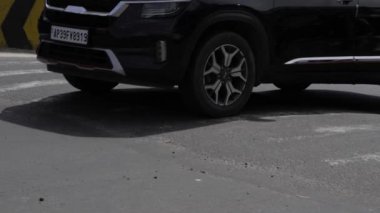 Contrasting Vehicles - A Story of Motion and Energy