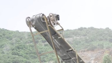 An Unseen Giant - The Machine that Moves Mountains