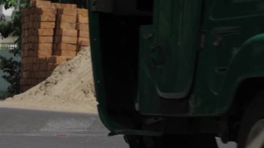 Navigating Through City Streets - A Journey from the Driver's Seat