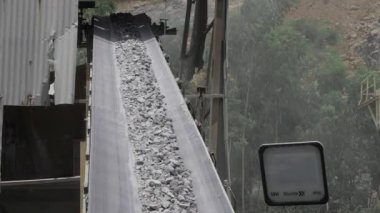 Streamlined Efficiency - Rocks in Motion on a Vibrating Grizzly Feeder