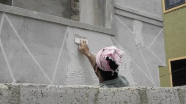 Efficient Plastering - Expert Technique in Progress