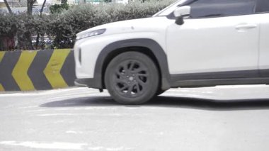 Exciting Urban Drive - Navigating the City Streets with Confidence