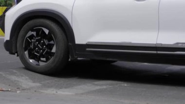 Striking a Pose - A Close-up Look at a White SUV's Alluring Wheels
