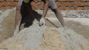 Efficient Cement Mixing in Construction - Expert Technique