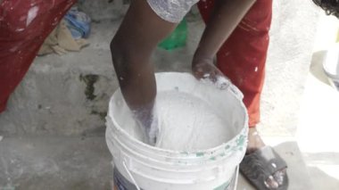 Efficient Mixing - A Hand's Work in the Bucket