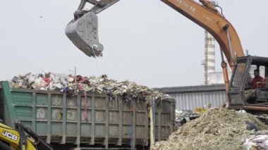 Efficient Waste Management - Sorting & Recycling Trash with Industrial Machines