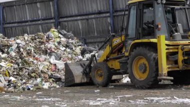 Trash Triumph - Digging Into the Garbage Machine