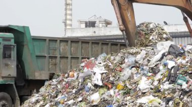 The Grip of the Digger - Garbage Management in Action