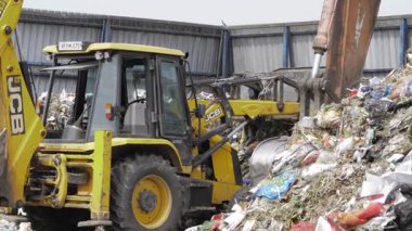 The Triumphant Trash Tractor - Digging Deep into Discarded Delight