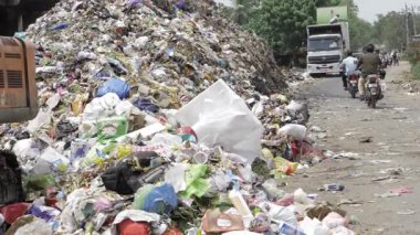 Trash Tragedy - The Scourge of Garbage on Our Streets