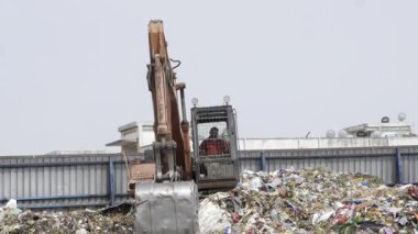 Scrapping the Environment - A Look at the Impact of Trash