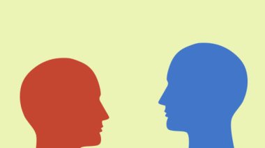 İki insan kafası ve ampullü video animasyonu. Ticaretin, düşüncenin, yaratıcılığın, çözüm bulma fikrinin modası