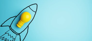 Yaratıcı uzay gemisi çizimi ve geniş mavi arka planda sarı lamba. Başlangıç, yeni iş fikirleri ve başlangıç konsepti. 3B Hazırlama