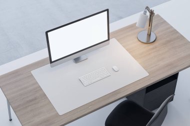 Boş beyaz bilgisayar monitörüyle ahşap ofis masasını kapat ve bulanık arkaplanda reklam, lamba ve klavye için yer hazırla. 3B Hazırlama
