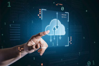 Parlayan dijital bulut sembolü ve karanlık teknolojik arkaplan çerçevesinde okları olan insan parmağı ile veri transferi ve bulut hizmeti kavramı