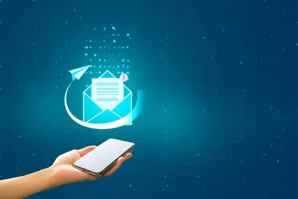 Mobiele Mail Applicatie Communicatie Mail Concept Met Digitale Blauwe Envelop Stockafbeelding