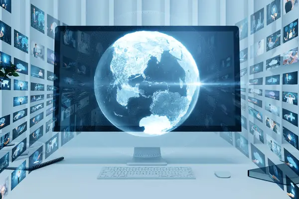 Großaufnahme Eines Computermonitors Mit Kreativ Leuchtenden Polygonalen Globus Mit Bildreihen Stockbild